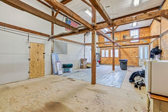 1 Old Manchester Road, Raymond, NH 03077