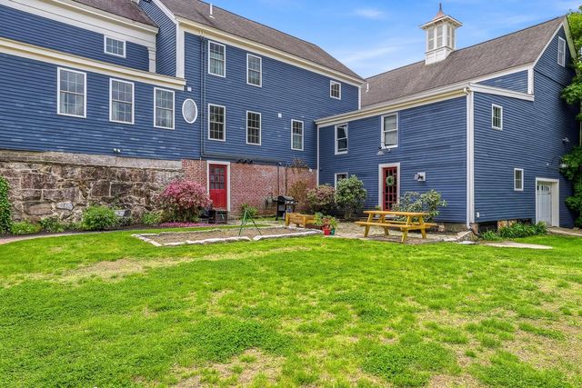 1 Old Manchester Road, Raymond, NH 03077