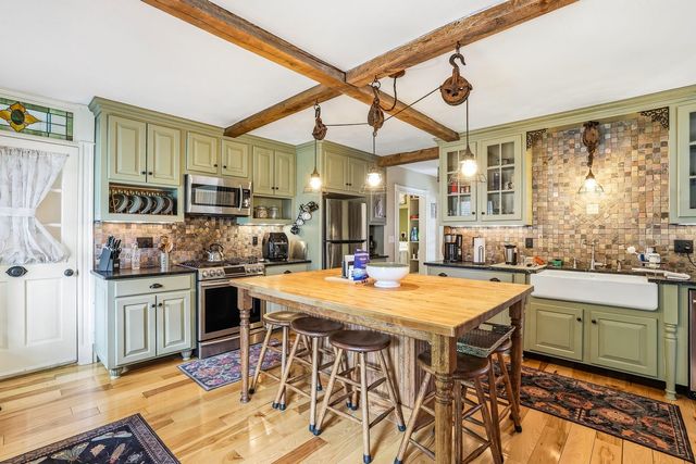 1 Old Manchester Road, Raymond, NH 03077