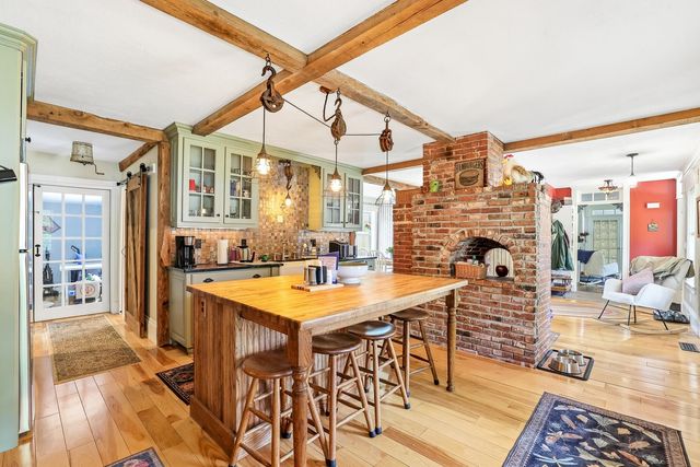 1 Old Manchester Road, Raymond, NH 03077