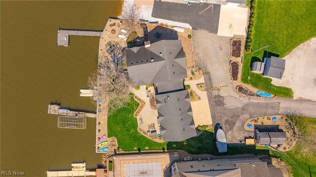 2154 River Road NE, Lake Milton, OH 44429