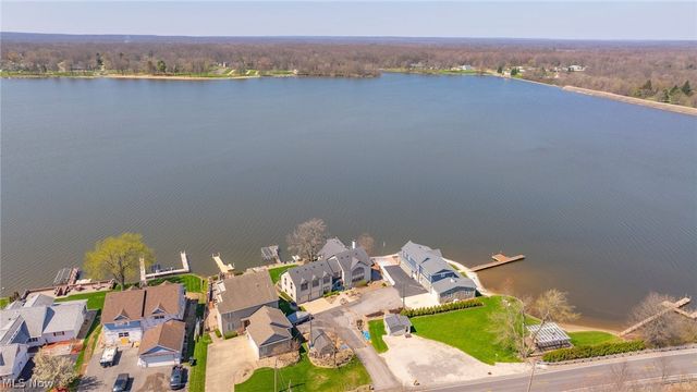 2154 River Road NE, Lake Milton, OH 44429