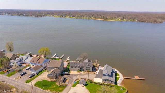 2154 River Road NE, Lake Milton, OH 44429