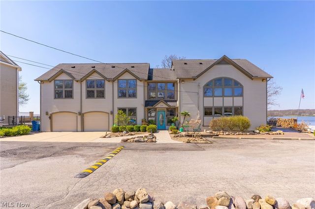 2154 River Road NE, Lake Milton, OH 44429