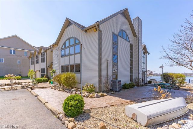 2154 River Road NE, Lake Milton, OH 44429