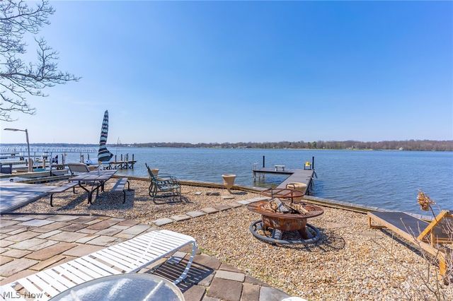 2154 River Road NE, Lake Milton, OH 44429