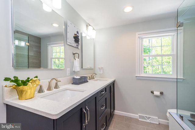564 DERWIN DR, Blue Bell, PA 19422