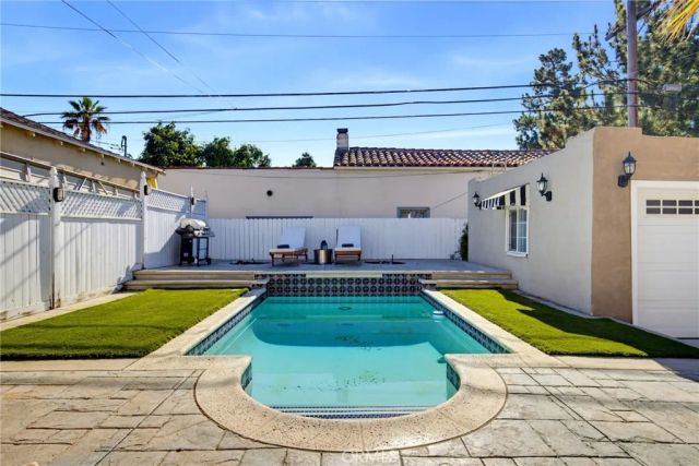 1304 Carmen Drive, Glendale, CA 91207