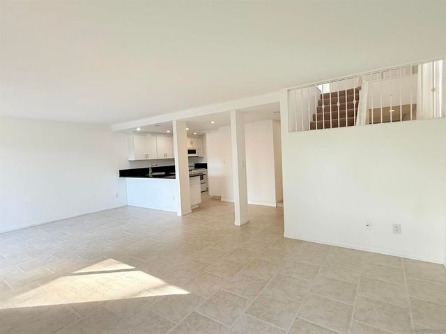 8725 Caminito Abrazo, La Jolla, CA 92037