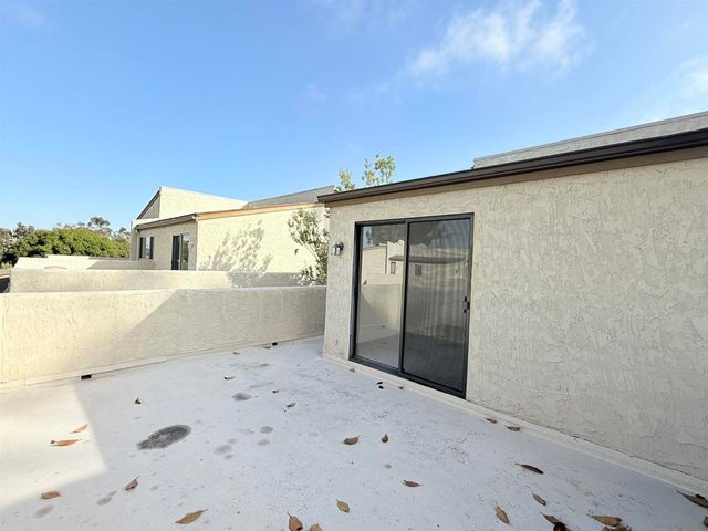 8725 Caminito Abrazo, La Jolla, CA 92037