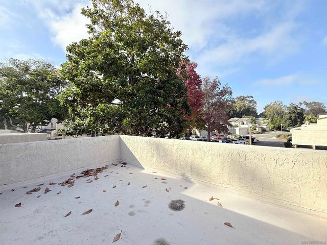 8725 Caminito Abrazo, La Jolla, CA 92037