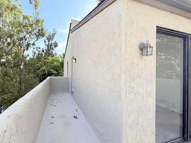 8725 Caminito Abrazo, La Jolla, CA 92037