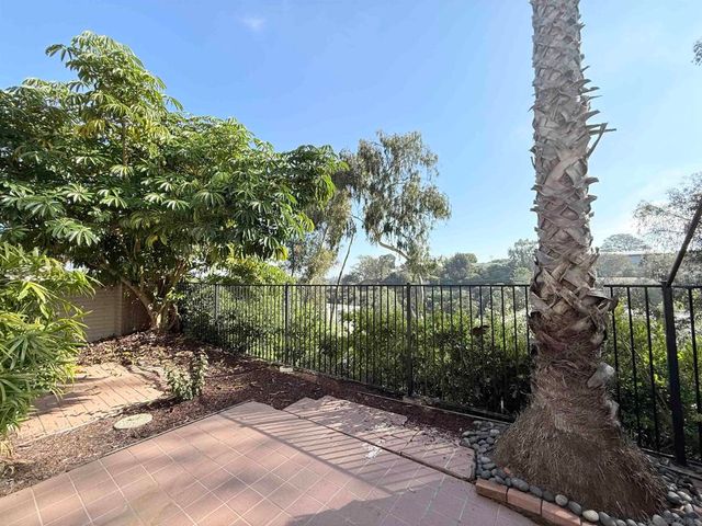 8725 Caminito Abrazo, La Jolla, CA 92037