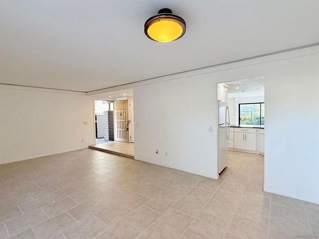 8725 Caminito Abrazo, La Jolla, CA 92037