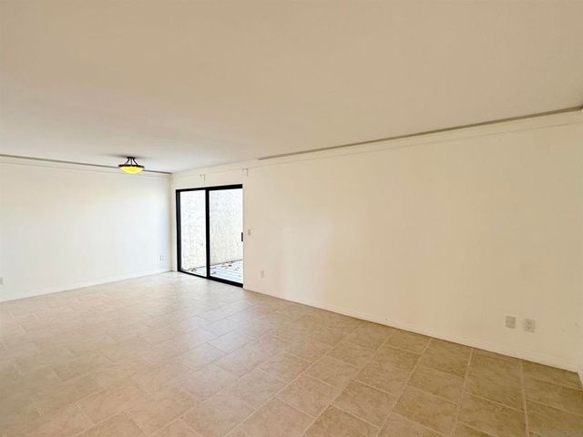 8725 Caminito Abrazo, La Jolla, CA 92037