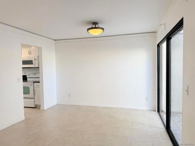 8725 Caminito Abrazo, La Jolla, CA 92037