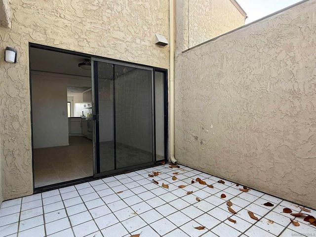 8725 Caminito Abrazo, La Jolla, CA 92037