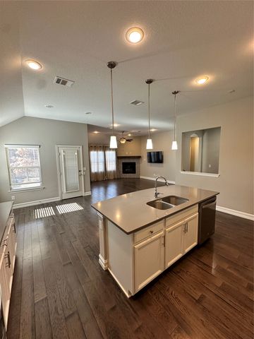 4817 Big Bear Circle, Fort Worth, TX 76244