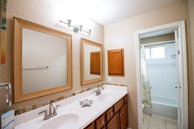 3318 Shadowcrest Court, Montgomery, TX 77356
