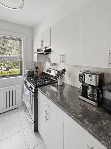 199-08 21st 1-327, Whitestone, NY 11357
