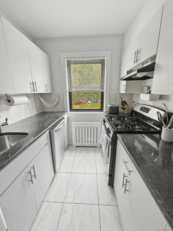 199-08 21st 1-327, Whitestone, NY 11357 — photo 2