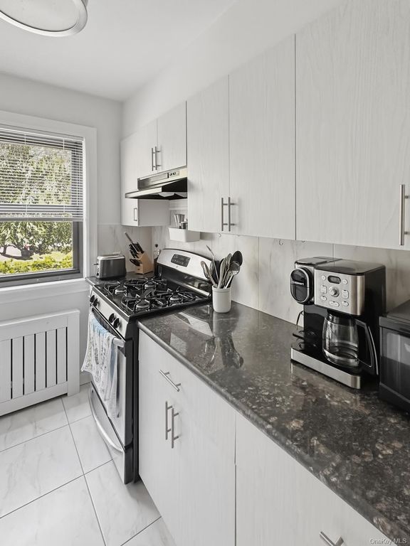 199-08 21st 1-327, Whitestone, NY 11357 — photo 3