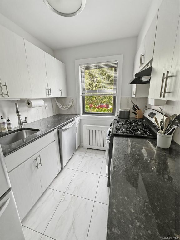 199-08 21st 1-327, Whitestone, NY 11357 — photo 4