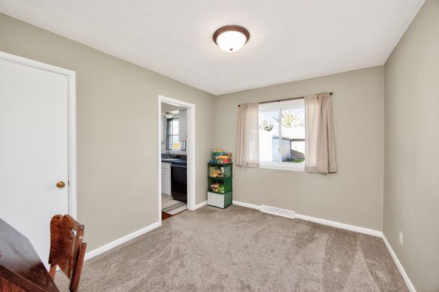 4128 70th Street, Urbandale, IA 50322