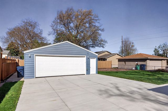 4128 70th Street, Urbandale, IA 50322