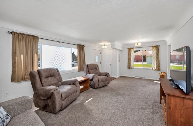 4128 70th Street, Urbandale, IA 50322