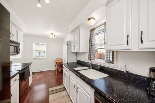 4128 70th Street, Urbandale, IA 50322