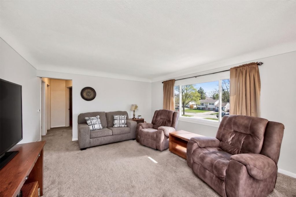 4128 70th Street, Urbandale, IA 50322
