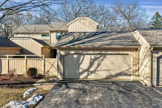66 Hunt Trail, Lake Barrington, IL 60010