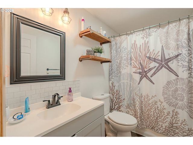 1965 BLACKTAIL Ln, Woodland, WA 98674