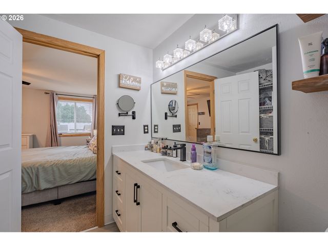 1965 BLACKTAIL Ln, Woodland, WA 98674