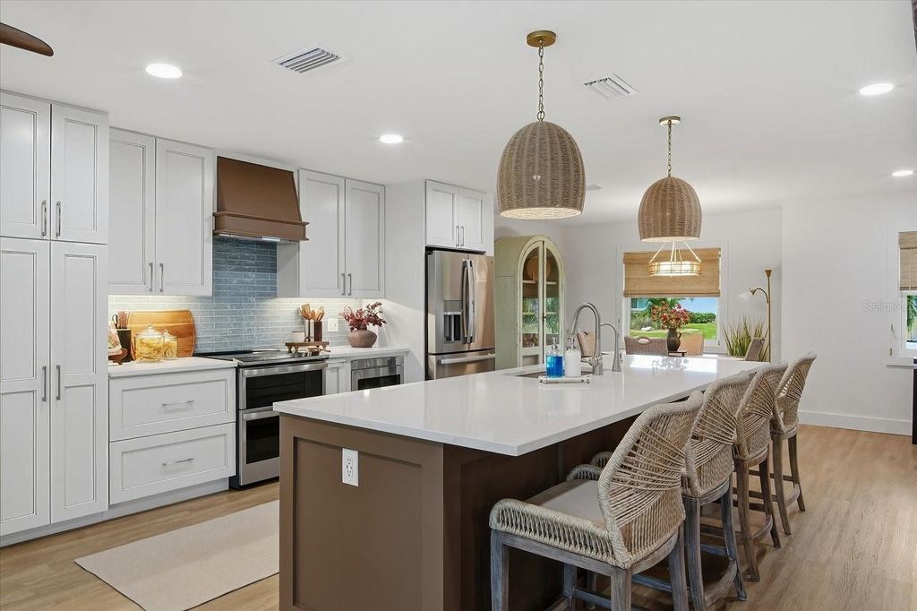 Image 13 of property listing at 4511 BIMINI DRIVE, Bradenton, FL 34210