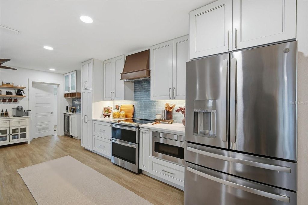 Image 15 of property listing at 4511 BIMINI DRIVE, Bradenton, FL 34210