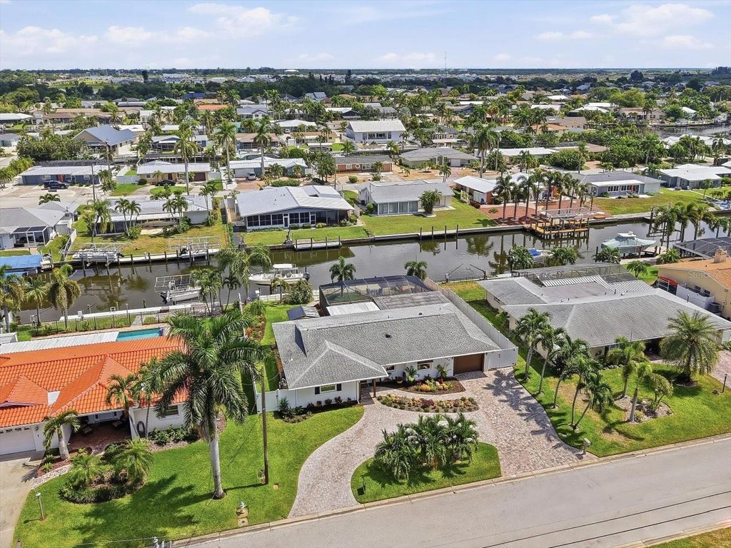 Image 37 of property listing at 4511 BIMINI DRIVE, Bradenton, FL 34210