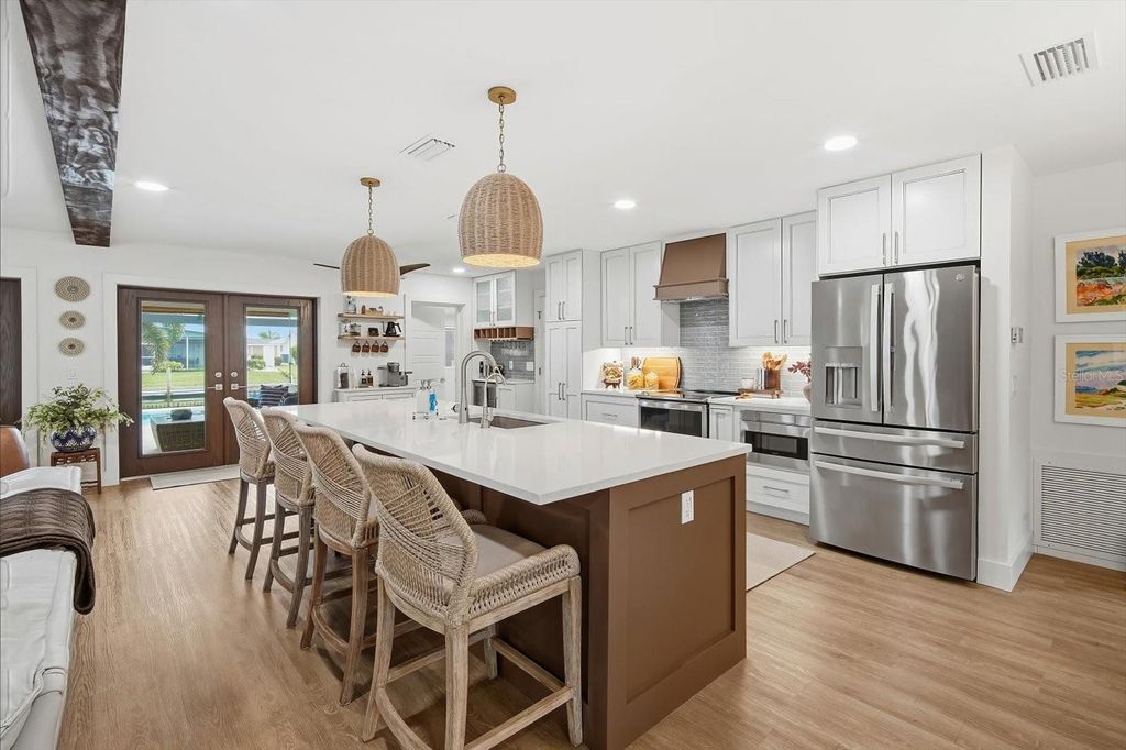 Image 6 of property listing at 4511 BIMINI DRIVE, Bradenton, FL 34210