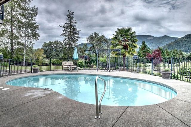 100 Springbrook Drive, Grants Pass, OR 97527