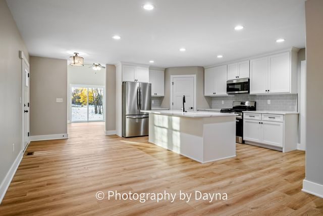 902 Lange Avenue, Beecher, IL 60401