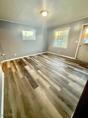 1325 Miami Avenue, Youngstown, OH 44505