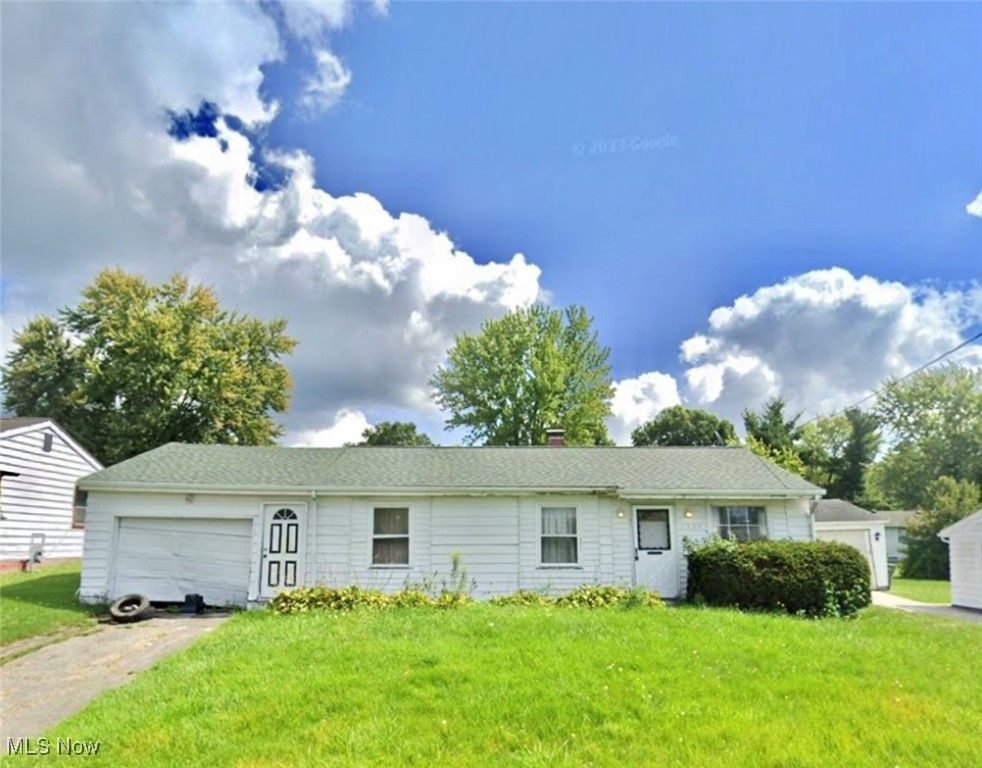 1325 Miami Avenue, Youngstown, OH 44505