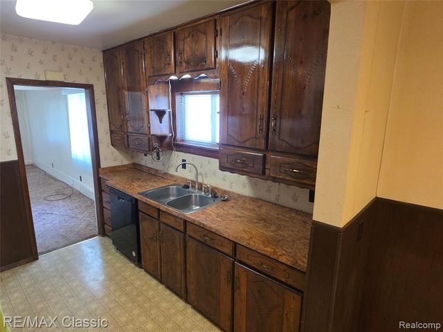 952 Lakeview Street, Waterford, MI 48328