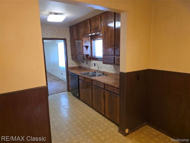 952 Lakeview Street, Waterford, MI 48328
