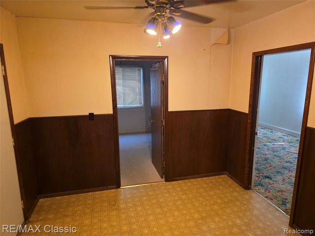 952 Lakeview Street, Waterford, MI 48328
