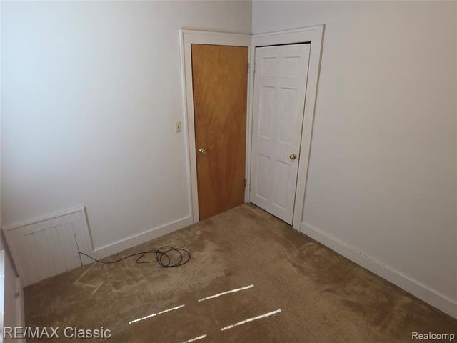 952 Lakeview Street, Waterford, MI 48328