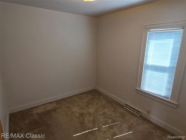 952 Lakeview Street, Waterford, MI 48328