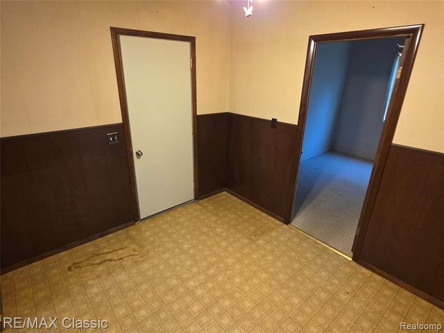952 Lakeview Street, Waterford, MI 48328
