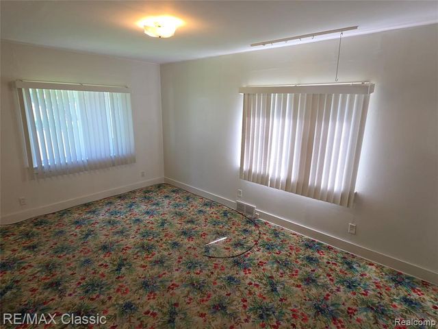 952 Lakeview Street, Waterford, MI 48328